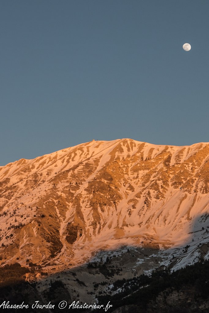 Le Cheval Blanc (2323 m) dans la lumière du soir